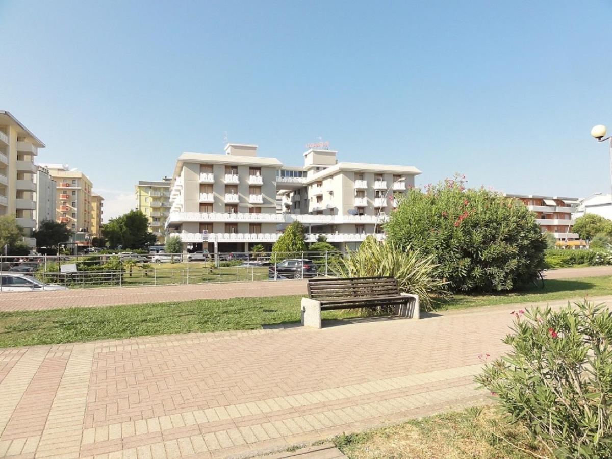 Corso - Appartamenti Bibione Bagian luar foto