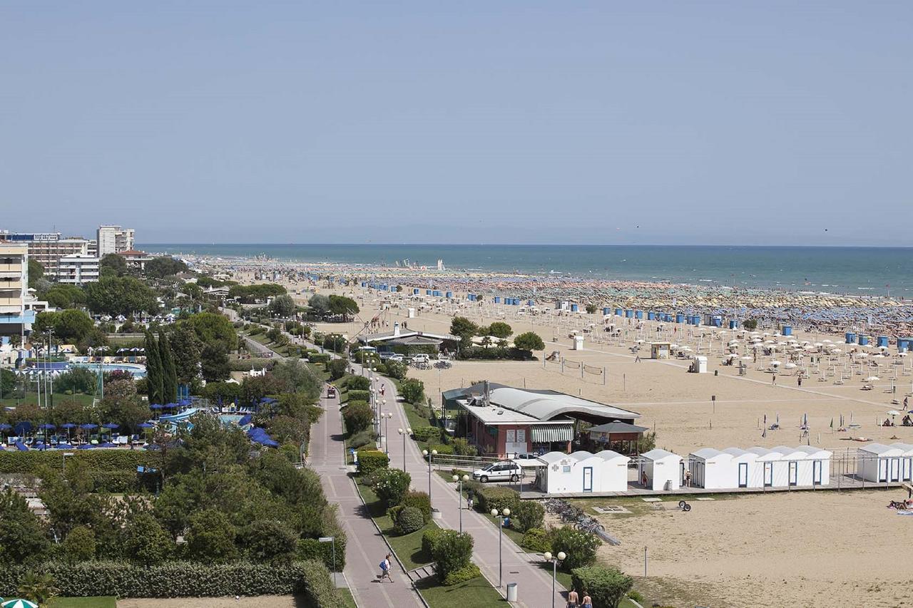 Corso - Appartamenti Bibione Bagian luar foto